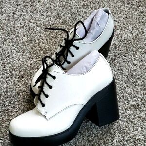 Dirty Laundry platform shoe NWOT